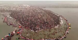 Paush Purnima Prayagraj Triveni Sangam crowd में उमड़ा आस्था का सैलाब, त्रिवेणी संगम पर श्रद्धालुओं