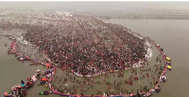 Paush Purnima Prayagraj Triveni Sangam crowd में उमड़ा आस्था का सैलाब, त्रिवेणी संगम पर श्रद्धालुओं
