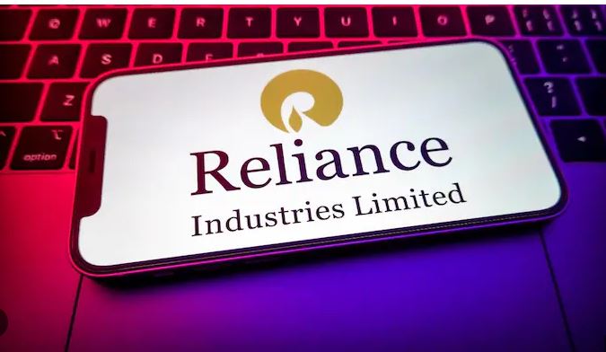 रिकॉर्ड हाई के बाद Reliance Industries share price fall, एक दिन में 5% टूटा स्टॉक—जानिए क्या है वजह