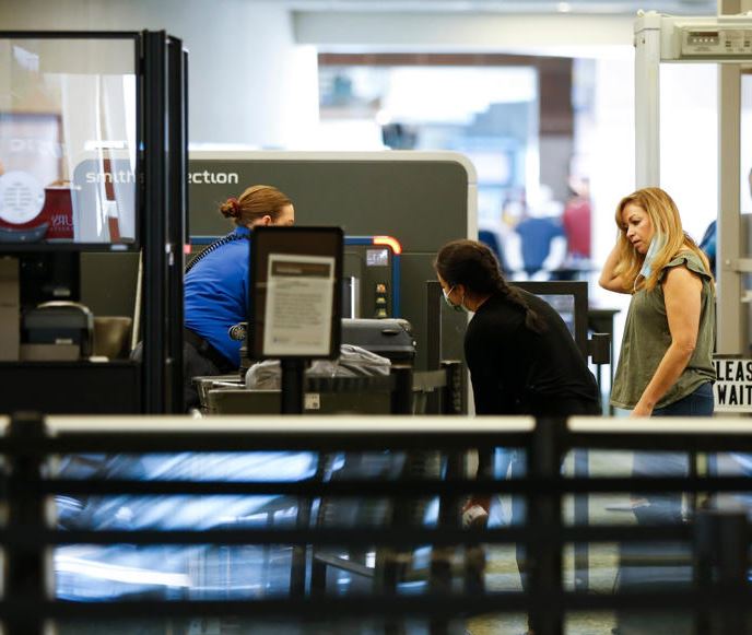 TSA Screening Fee $45| TSA स्क्रीनिंग में बदलाव: 6% यात्री जल्द ही $45 अतिरिक्त शुल्क के लिए तैयार रहें