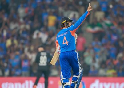 Abhisheks confident statement|अभिषेक का आत्मविश्वास भरा बयान “मेरे पास ज्यादा शॉट्स नहीं हैं, इसलिए खुद पर भरोसा करता हूं”