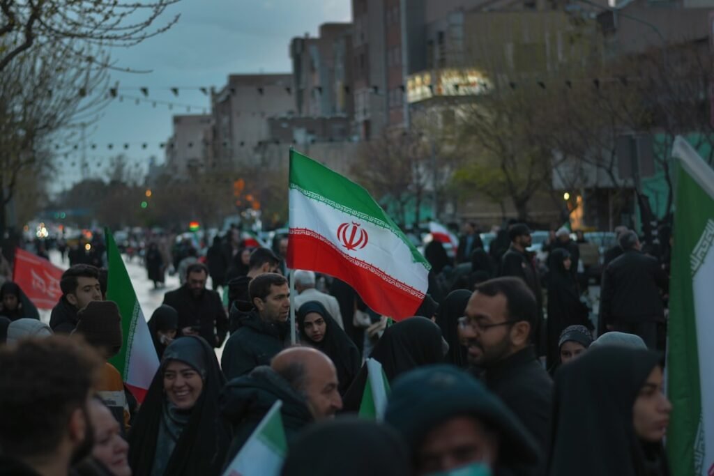 Khamenei ki Antim Vidai | तेहरान में उमड़ा जनसैलाब, ‘बदला लेंगे’ के नारे, ट्रंप-नेतन्याहू के खिलाफ पोस्टर