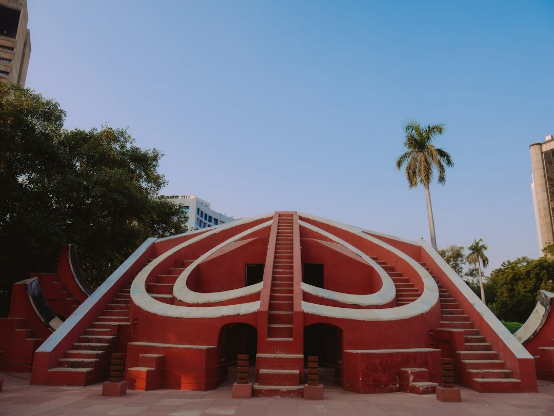 जंतर-मंतर: 33 साल बाद धरना स्थल की सूची से हटा दिल्ली का ऐतिहासिक स्मारक