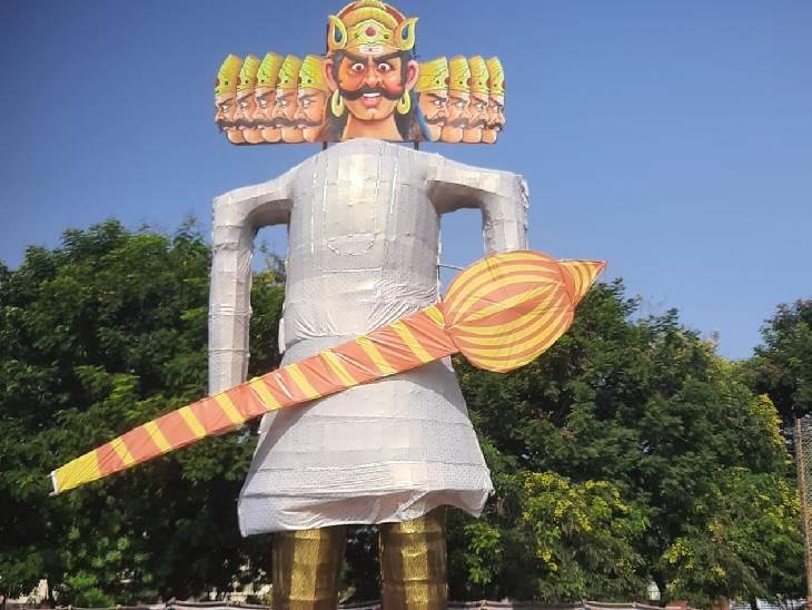 दशहरा मैदान में 111 फीट ऊंचा रावण